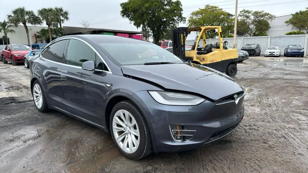Tesla Model X Tesla Model X Long Range Plus