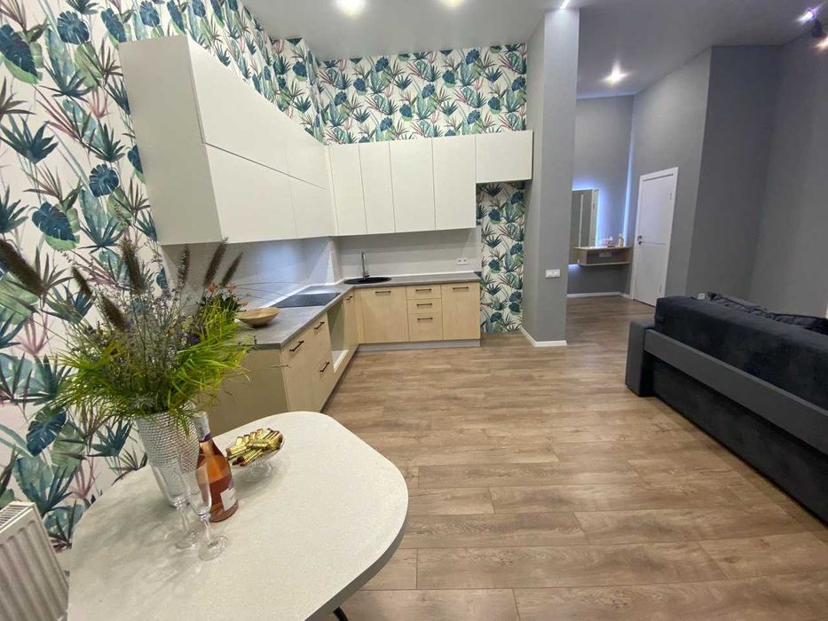 Велика євродвокімната квартира з кухнею-студією! БЕЗ комісії!