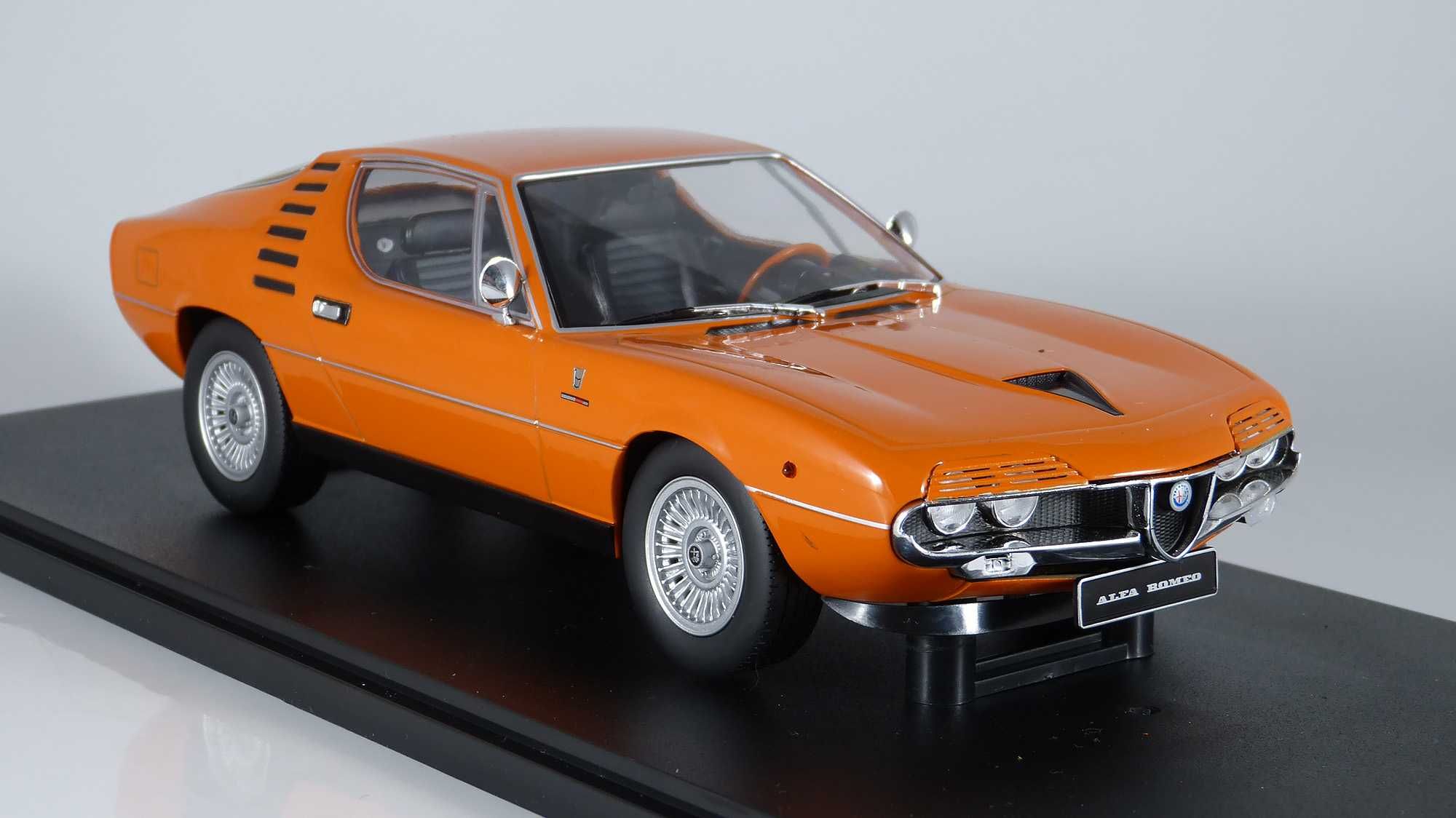 Model 1:18 KK-Scale Alfa Romeo Montreal 1970 orange