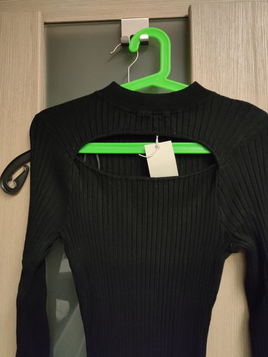 Piękna czarna nowa maxi sukienka prążek dekold łezka