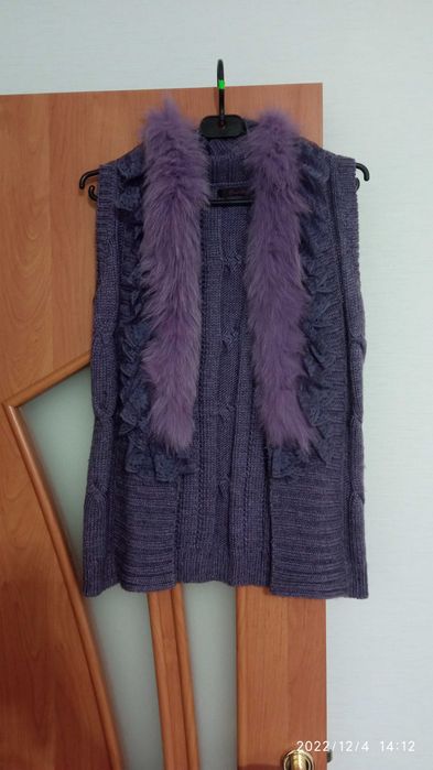 Жилет в'язаний з хутром