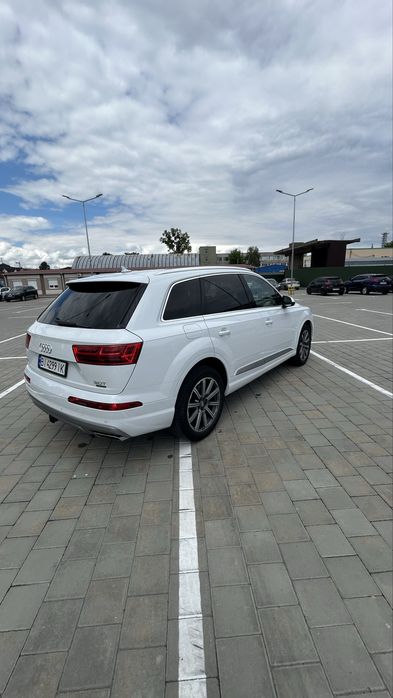 Продам Audi Q7 4 M