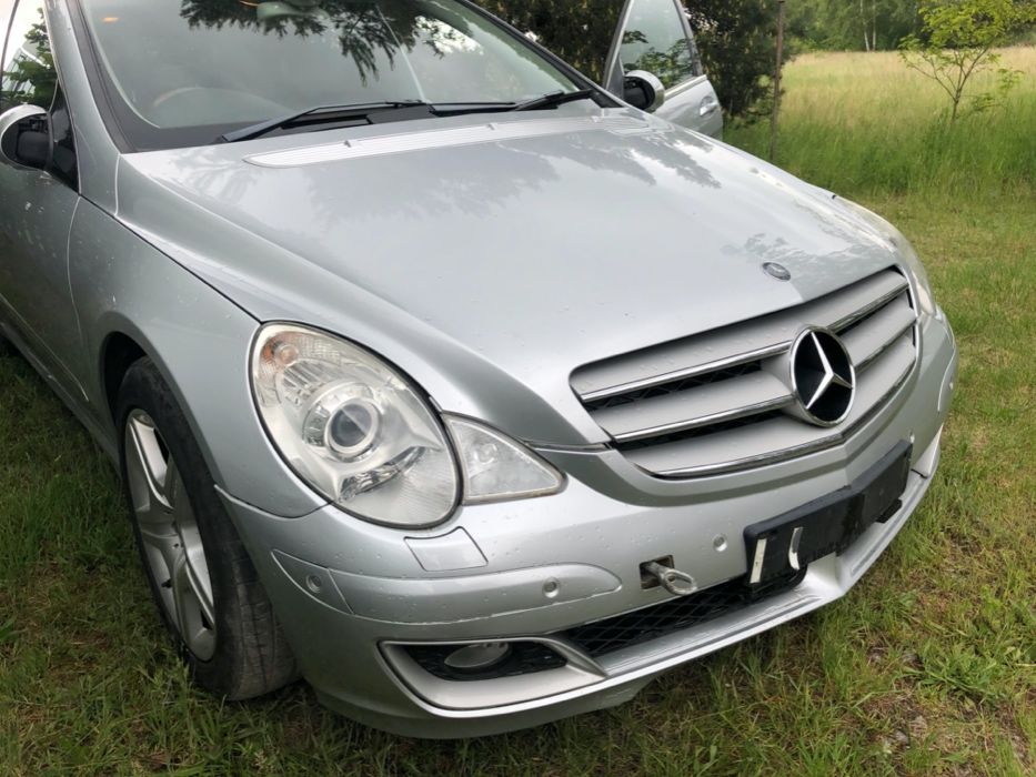 Mercedes R klasa w251 pas przedni chłodnice belka pod zderzak