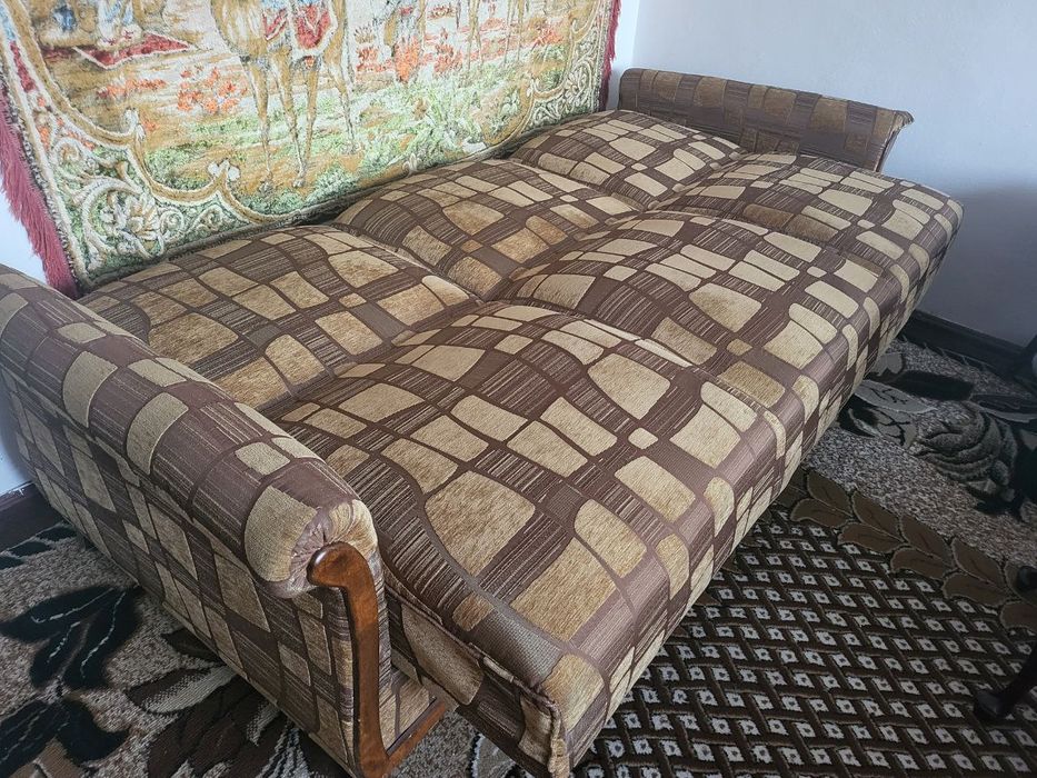 Solidna sofa/wersalka rozkładana z pojemnikiem – plamoodporny materiał