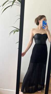 Dopasowana czarna sukienka balowa studniówka