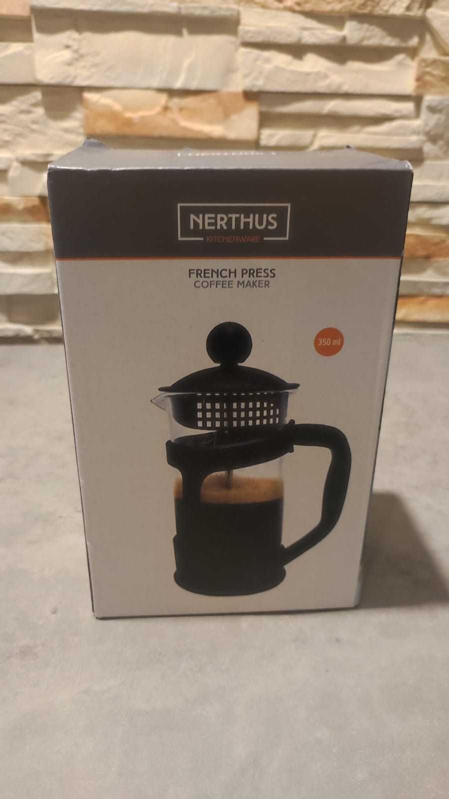 Francuski ekspres do kawy Nerthus FIH 319