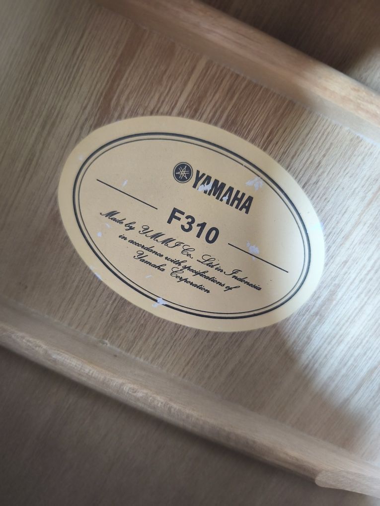 Guitarra YAMANHA f310