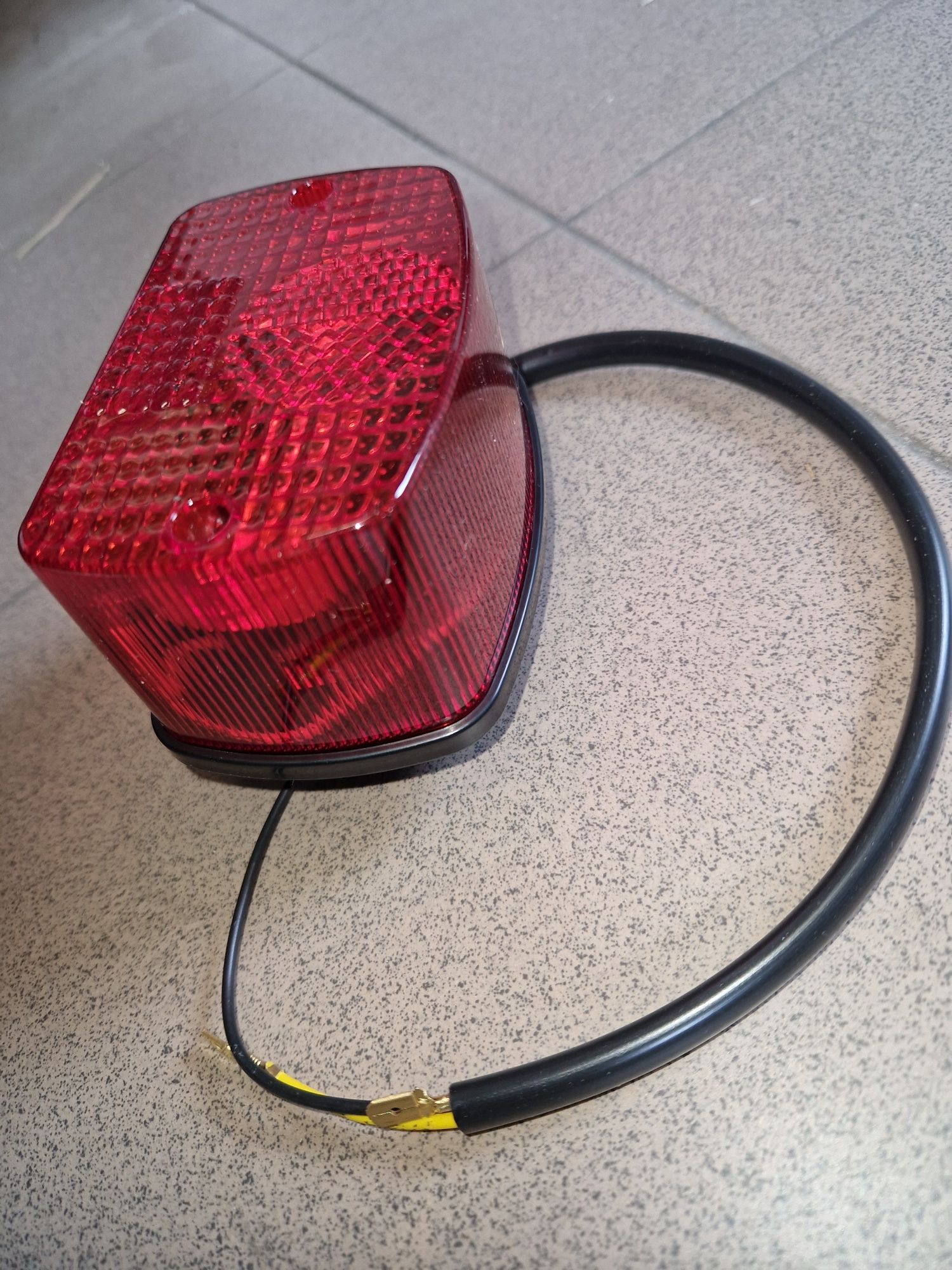 Fabrycznie Nowa kpl lampa tyl wsk 125 175 b3 motorynka m1 pl