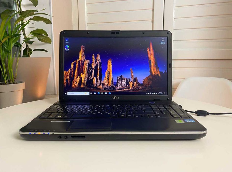 Ноутбук FUJITSU A512 \Intel Core i3 2370m\RAM 8GB\SSD128GB\HDD320GB