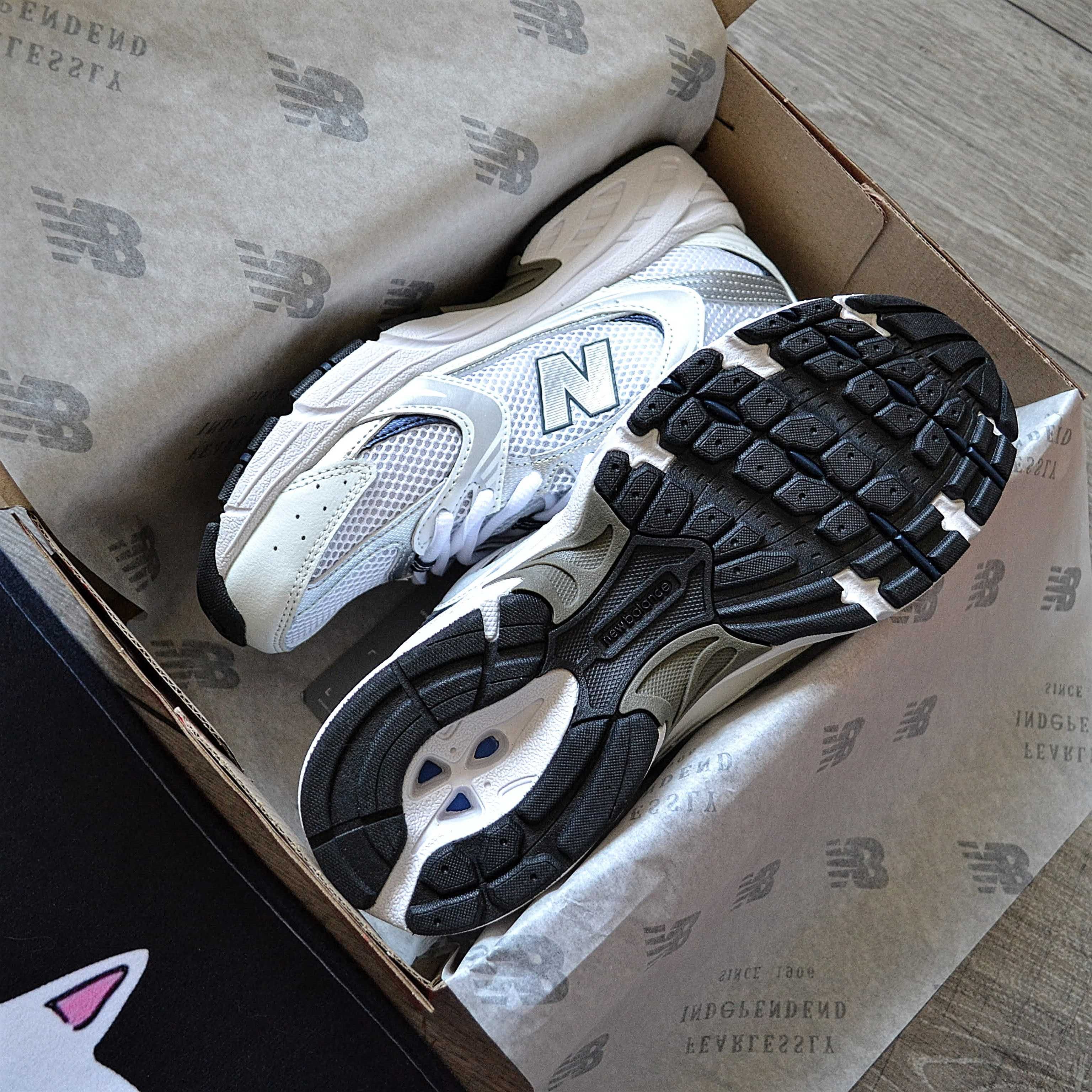 Женские кроссовки New Balance 'White/Silver/Navy' Размеры 36-40