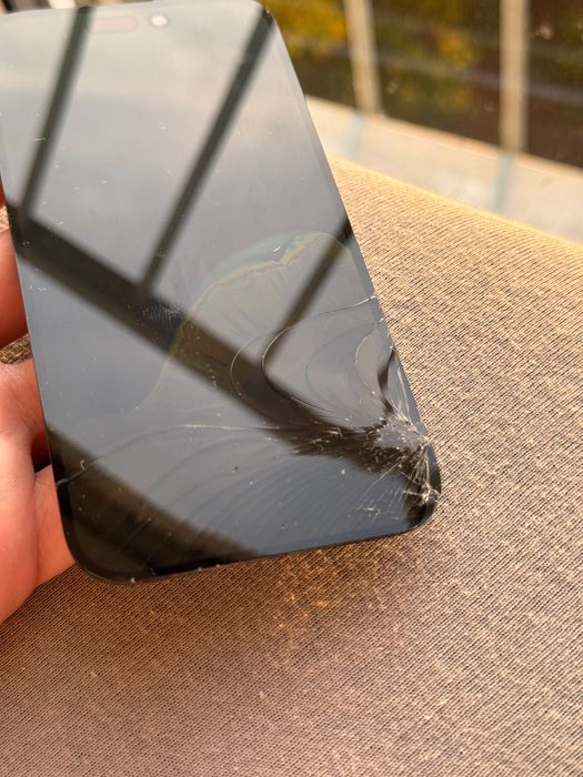 Uszkodzony ekran iphone 14 pro