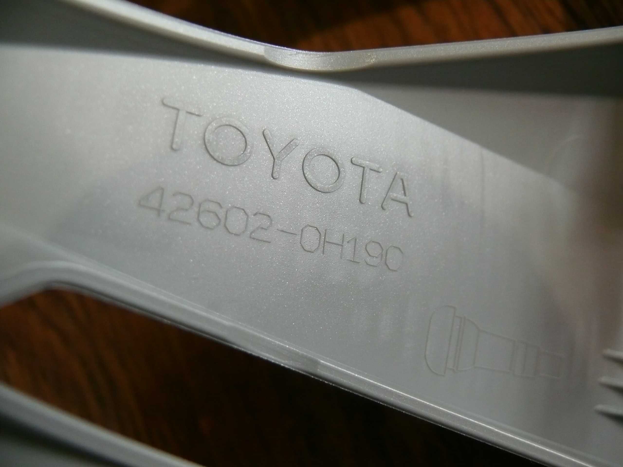 Toyota 17" Oryginalne Kołpaki Aygo X - Komplet - Jak Nowe