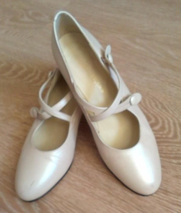 ТУФЛІ білі Hush Puppies 37 шкіряні