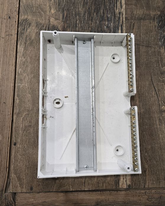 Skrzynka elektryczna rozdzielnia  25x18 cm