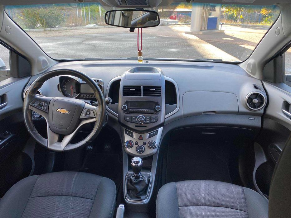 Chevrolet Aveo 2012 року 1.2/бензин