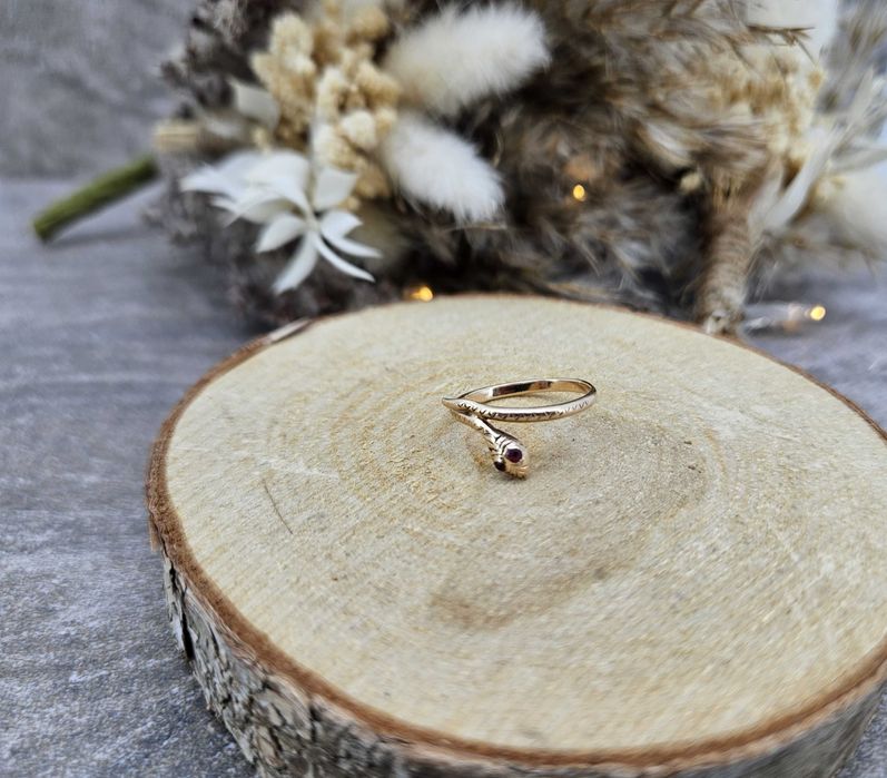 Złoty Pierścionek Żmijka Próba 585 waga: 1,85g Rozmiar 12