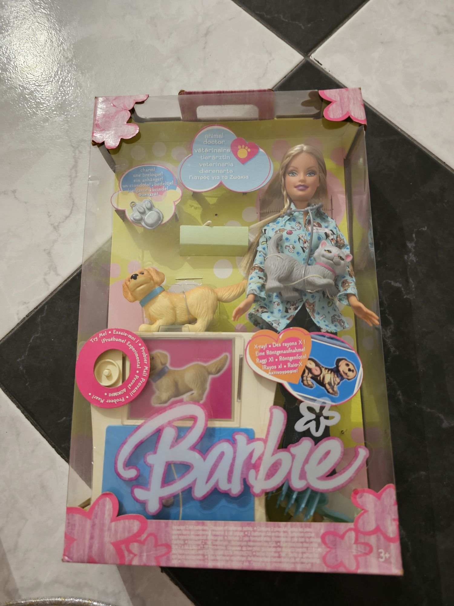 Barbies em caixa