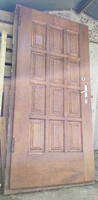 Дверь металлическая , дубовые накладки с двух сторон  .