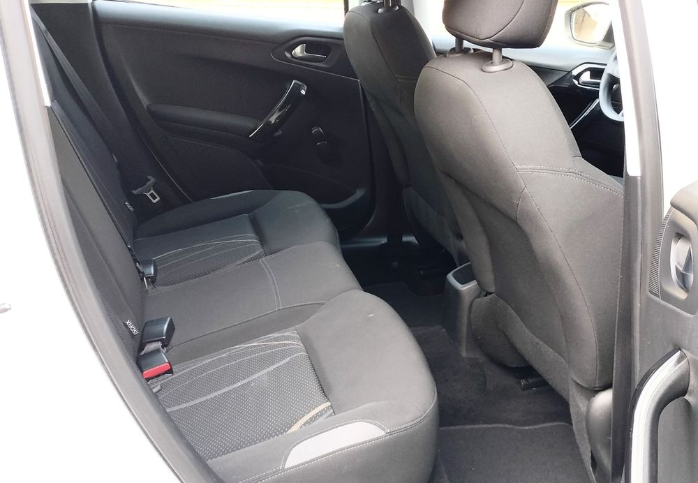 Peugeot 208 1,4 benzyna 2012r led