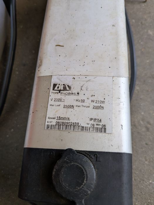 Motor Portão Batente BFT e placa com comandos