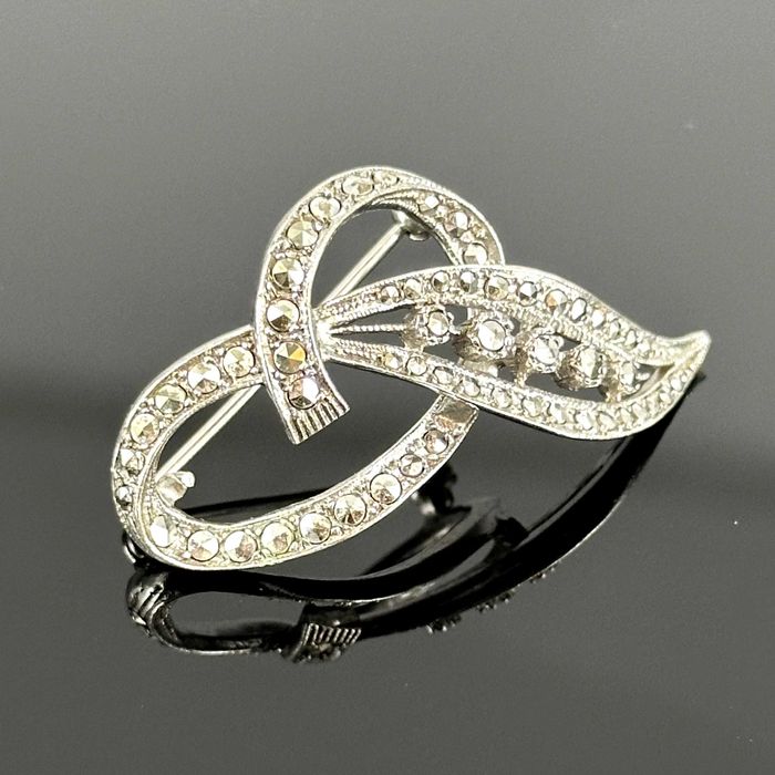 Srebro - srebrna broszka z Markazytami Art Deco - próba srebra 800