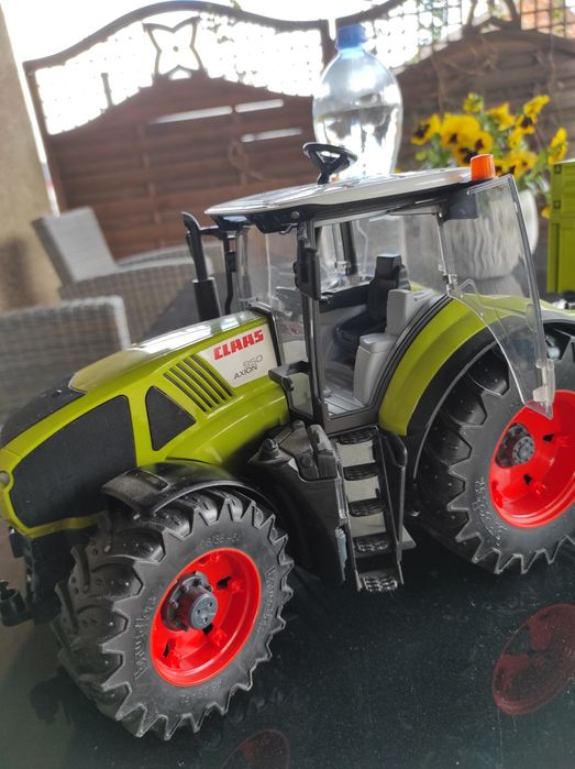 Traktor bruder zabawka