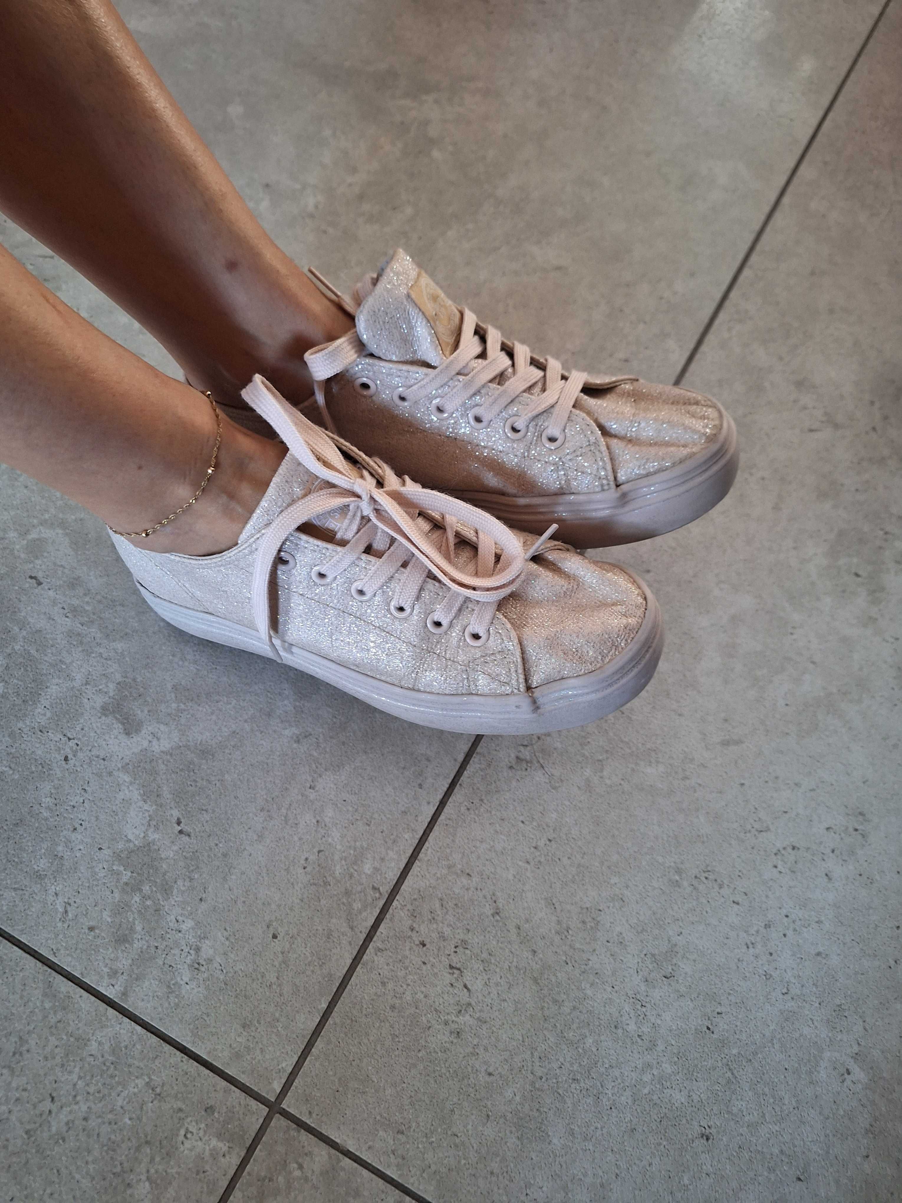 Tenisówki, adidasy damskie w kolorze pudrowego różu - rozm. 39