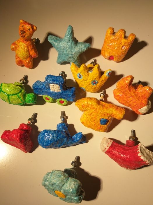 Puxadores infantis em papier maché