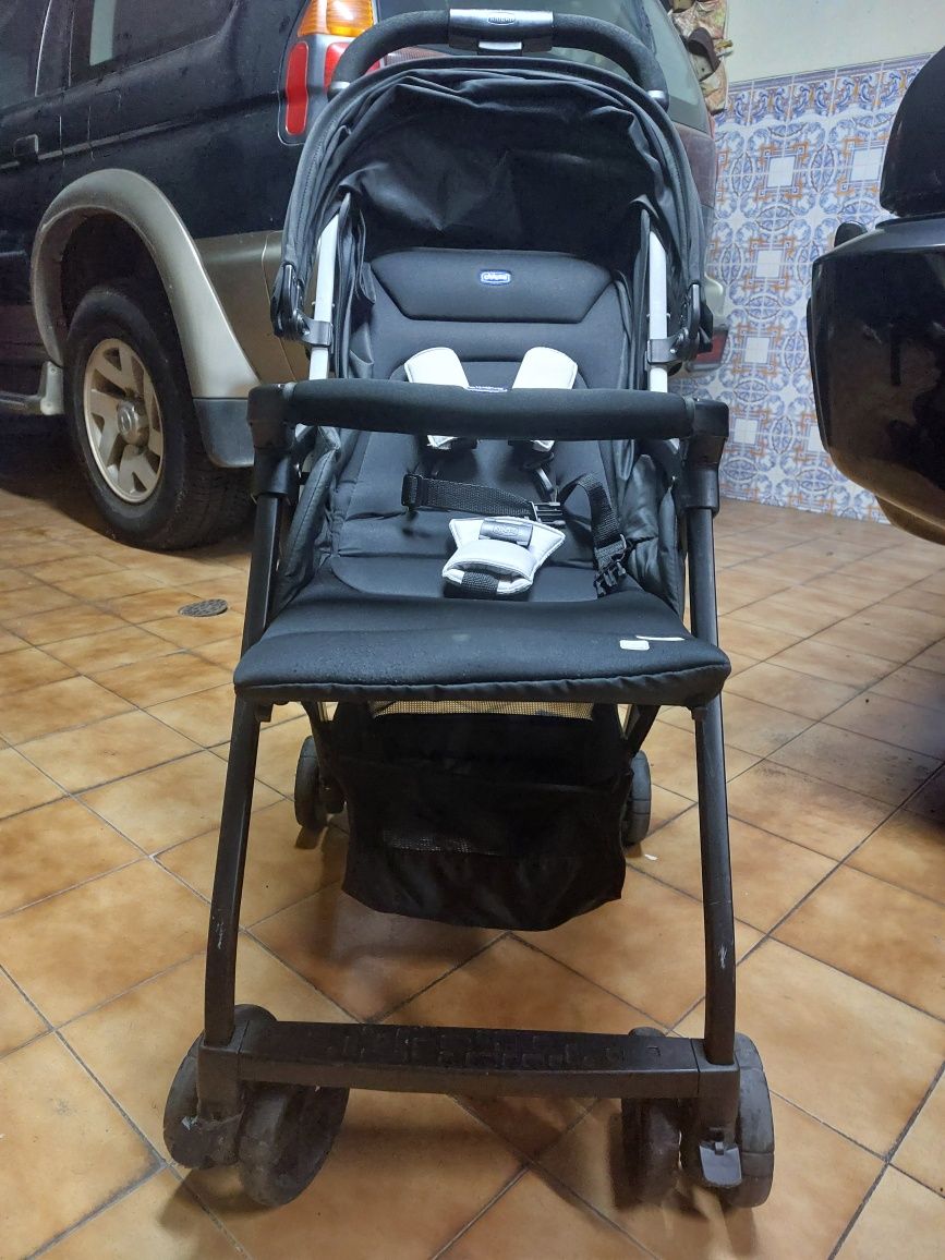 Carrinho Chicco Ohlala com capa de chuva