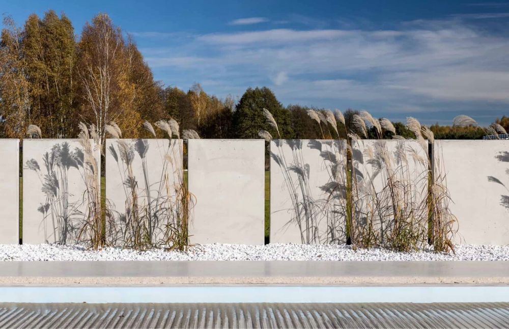 Ogrodzenie palisadowe grzebieniowe betonowe przęsła furtki multibox