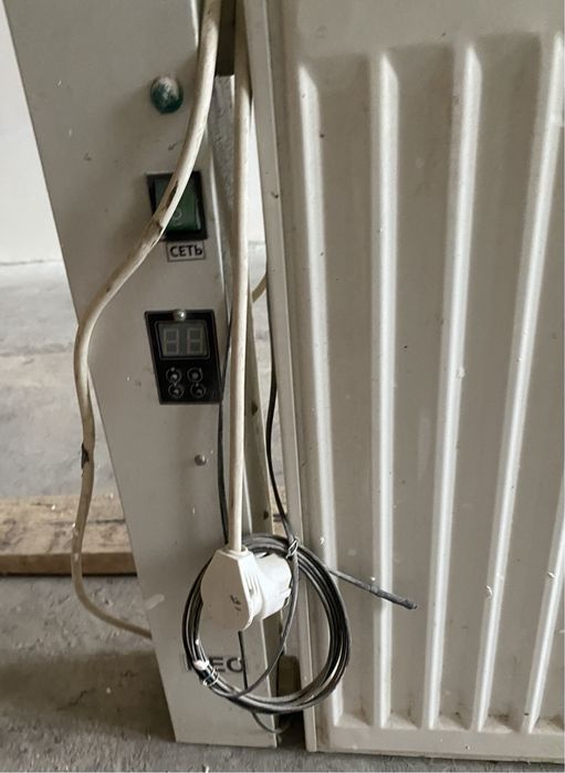 Електробатарея з регулятором температури