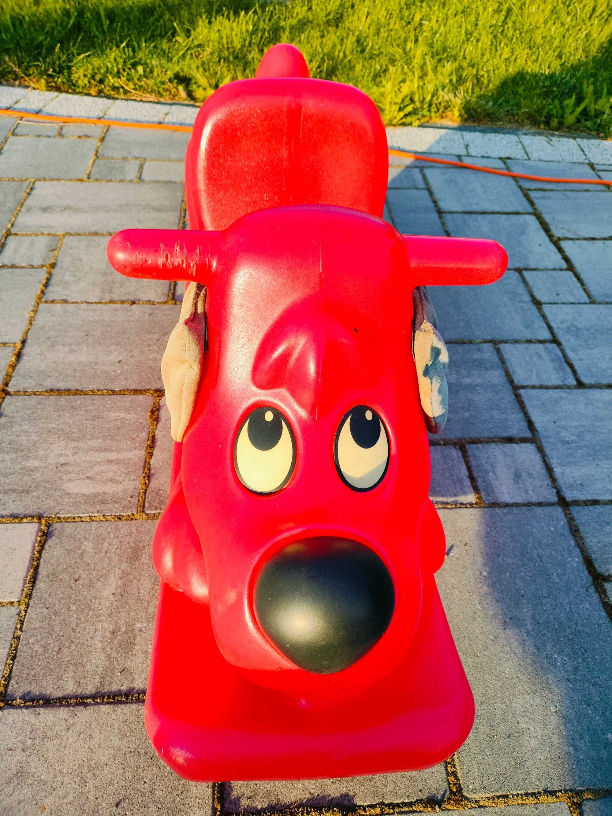 Piesek bujak little tikes