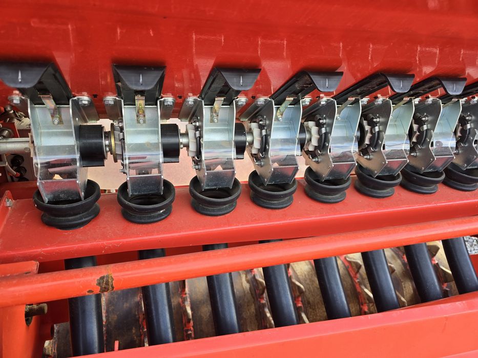 Agregat uprawowo-siewny talerzowy KUHN COMBILINER INTEGRA G II 3m "