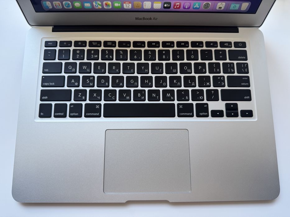 Продам MacBook Air 13 (2017). SSD 128 Gb. DDR 8gb.
