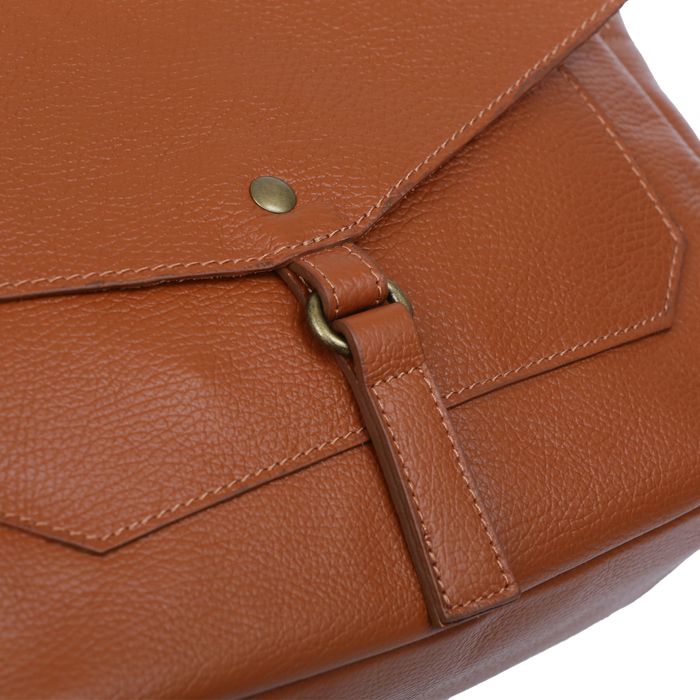 VERA PELLE torebka damska skórzana worek z klapą i paskiem V534 czarna