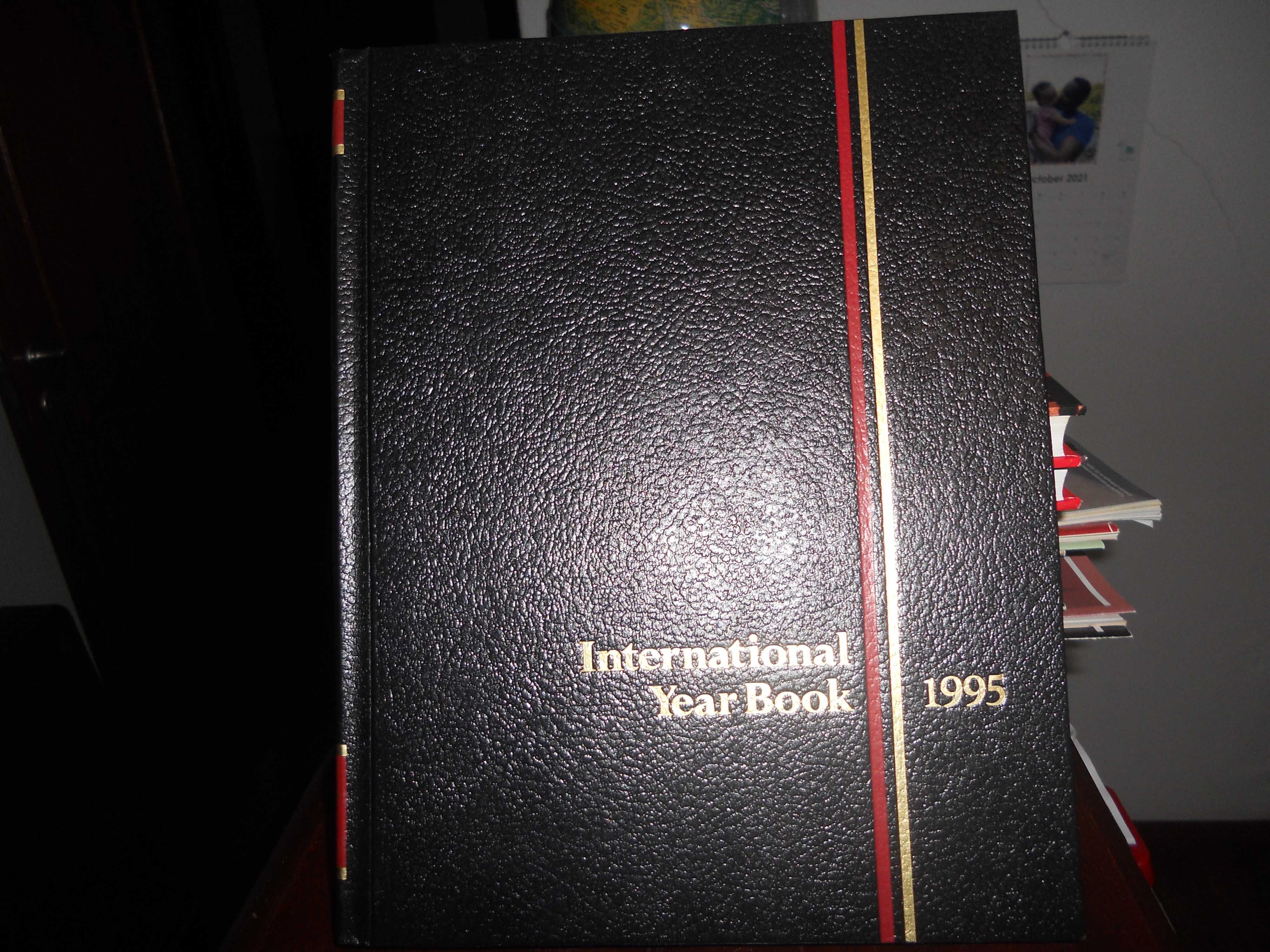 Livros "Collier's Year Book de 1995/1998"