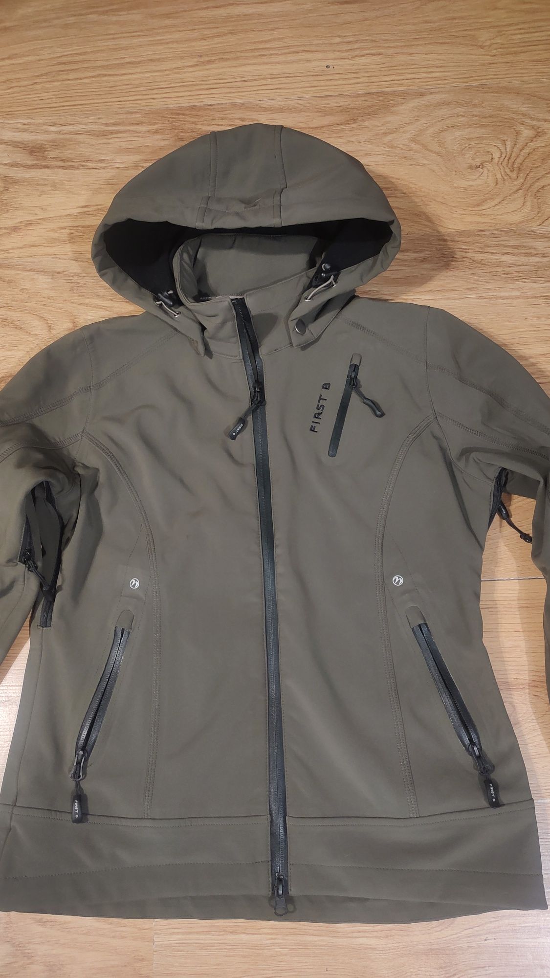 Kurtka typu Softshell.
