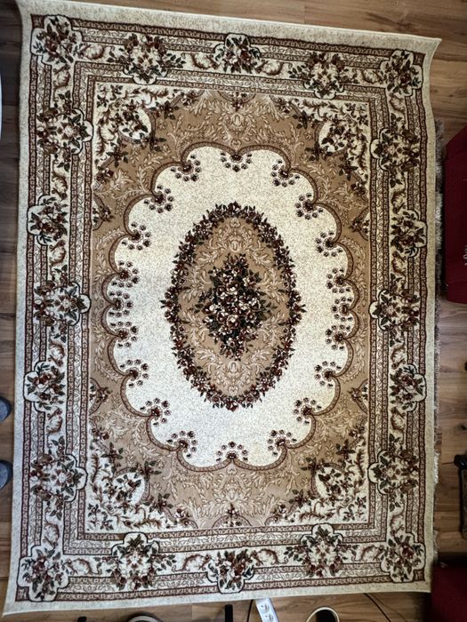 Elegenacki Dywan we wzory w odcieniach beżu nowy 160x220