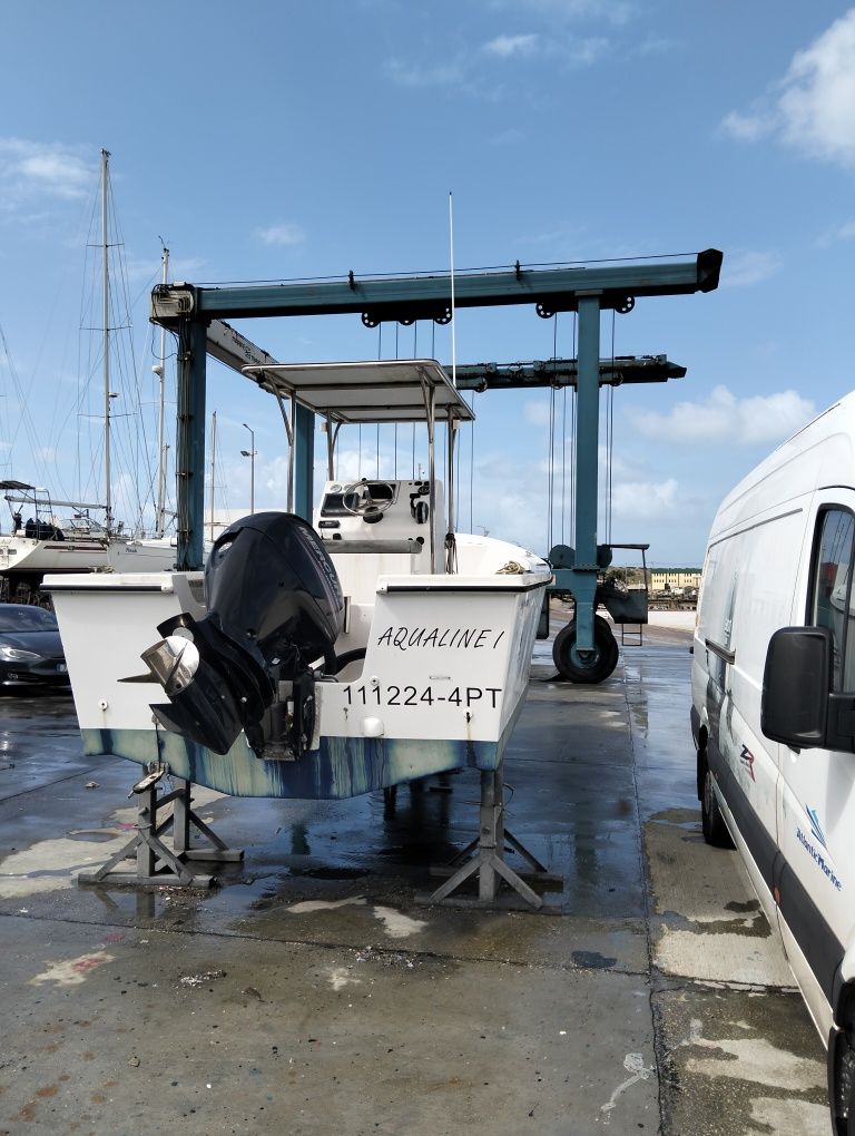 Barco de sonho semi-novo com 7 m