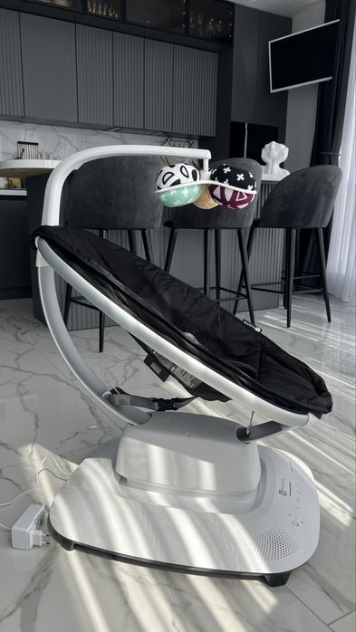 Mamaroo 5.0 заколисуючий центр 4 moms качеля