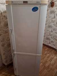Продается двухкамерный бытовой холодильник Samsung б/у