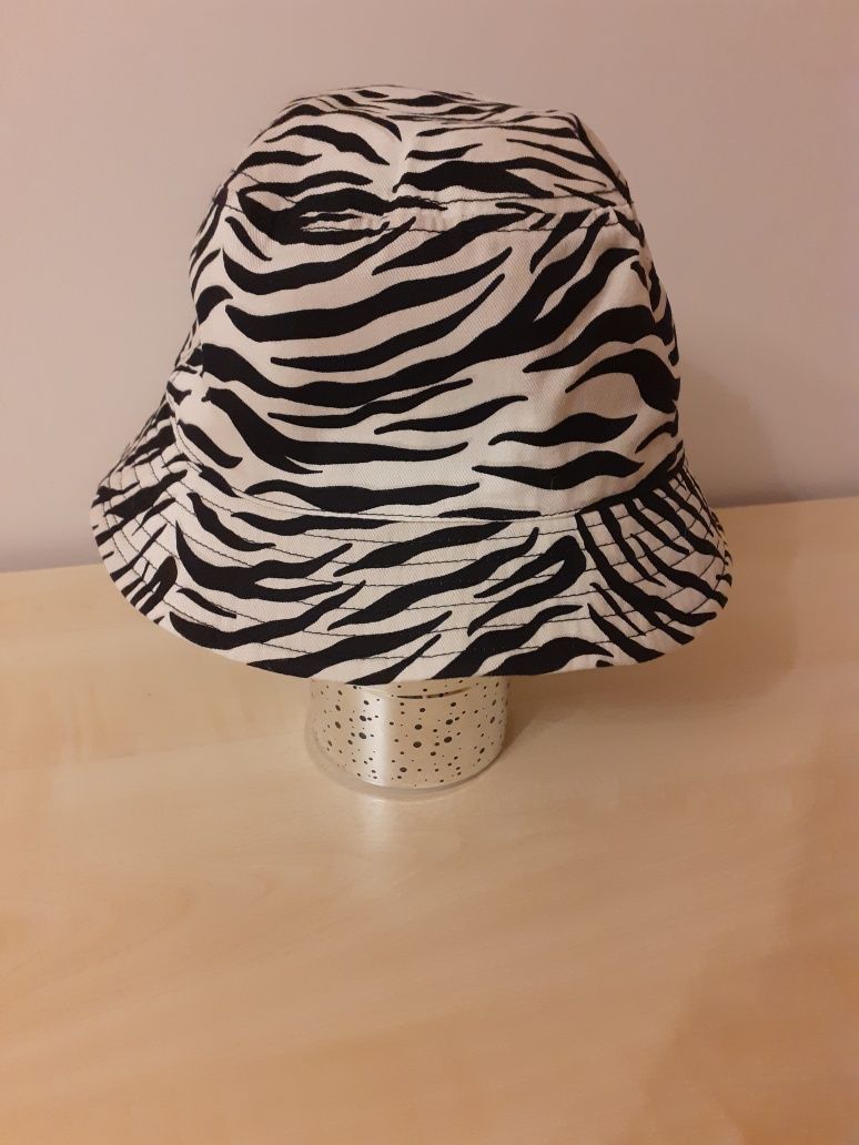 Kapelusz bucket hat biało czarny