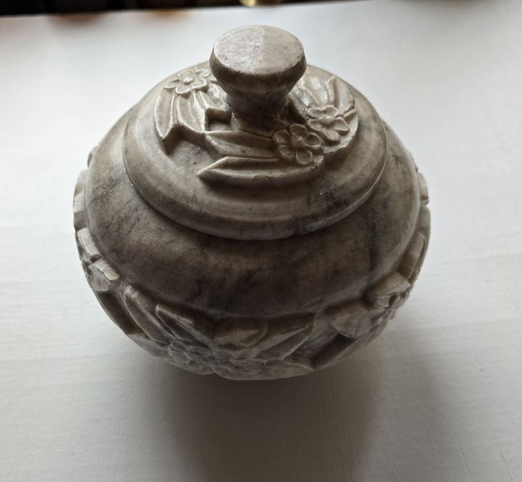 Unikatowa rzeźbiona szkatuła – (VINTAGE)