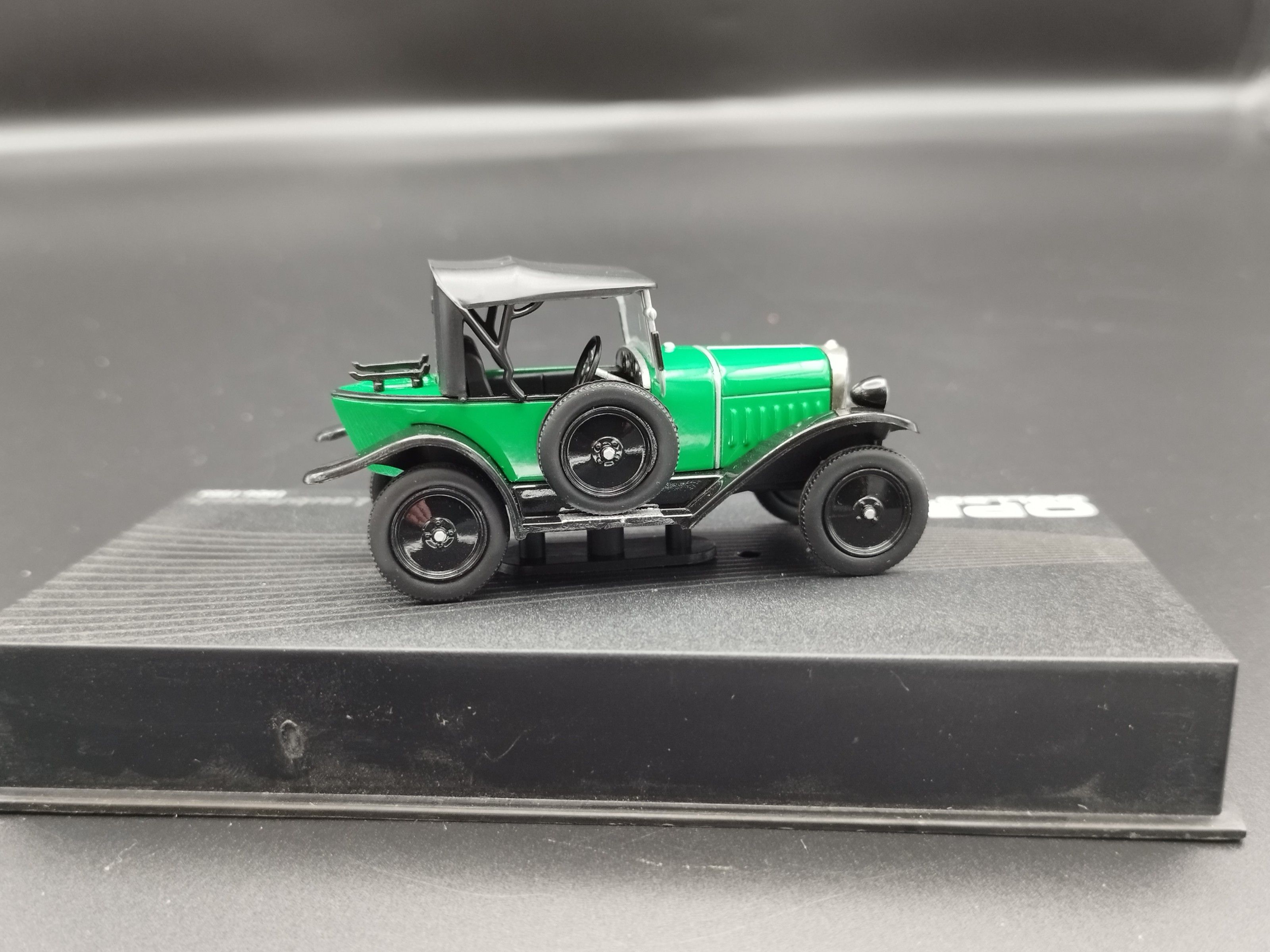 1:43 Opel Collection 1924-26 Opel 4/12 Laubfrosch model używany