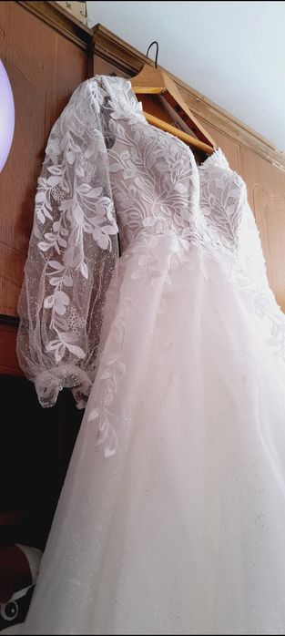 Продам весільну сукню куплену в салоні!