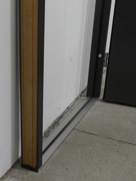 Drzwi zewnętrzne + okucia Liberto 13B 90 P antracyt 1.2W/m²K