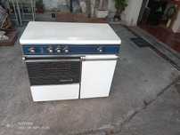 Fogão com forno em otimo estado de funcionamento