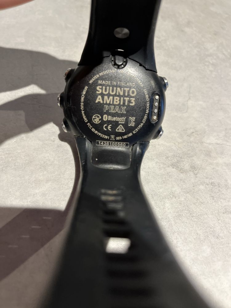 2 zegarki Suunto Ambit 3 Peak Sapphire z kablami do ładowania
