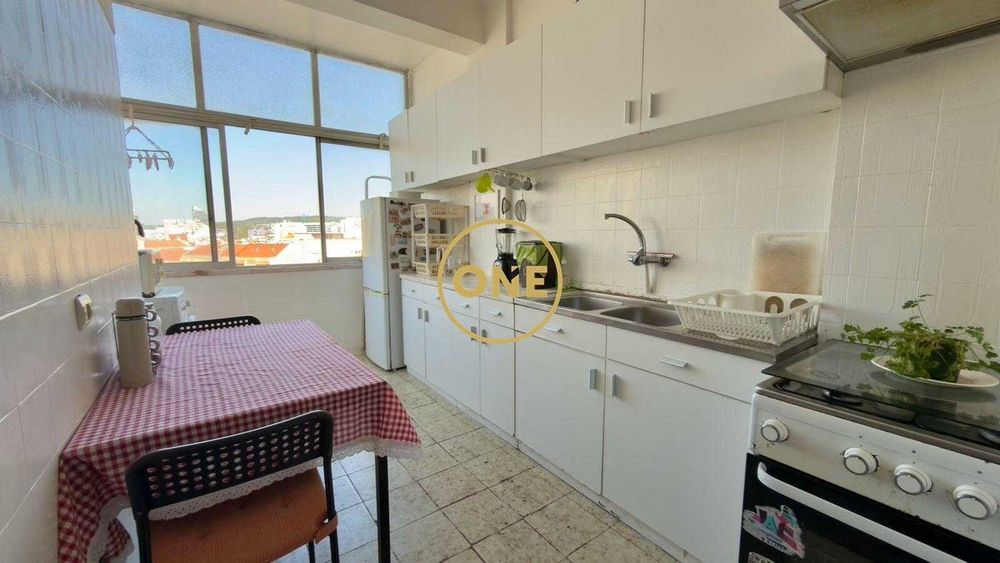 Apartamento T2 para Arrendamento em Algés
