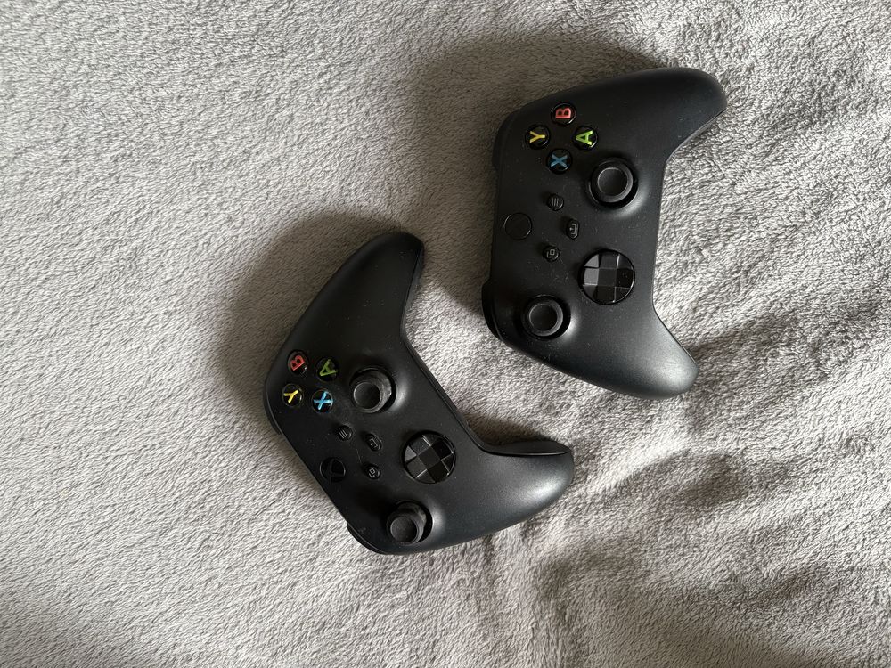 Xbox Series X + 2 Pady + Cyberpunk 2077